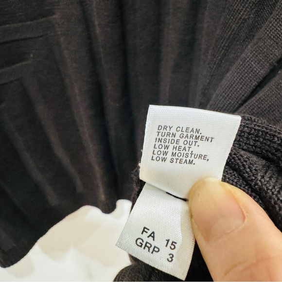 St. John 100% wool Ribbed Pattern super Lightweight Knit oversized sweater EUC - Picture 11 of 14